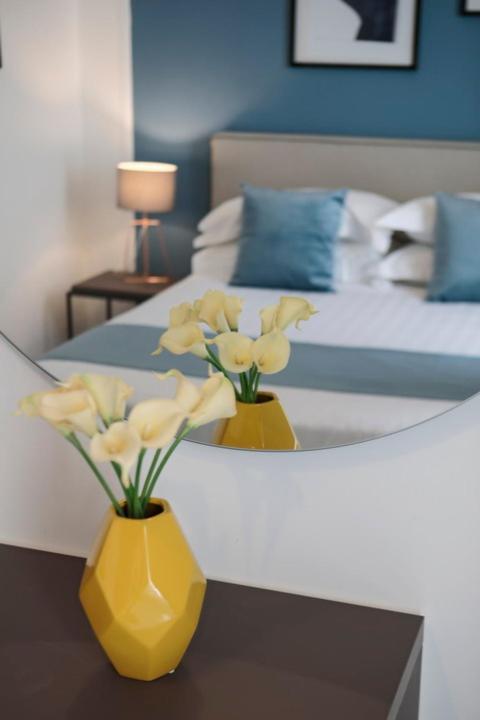 Bespoke Roma Suites Bagian luar foto