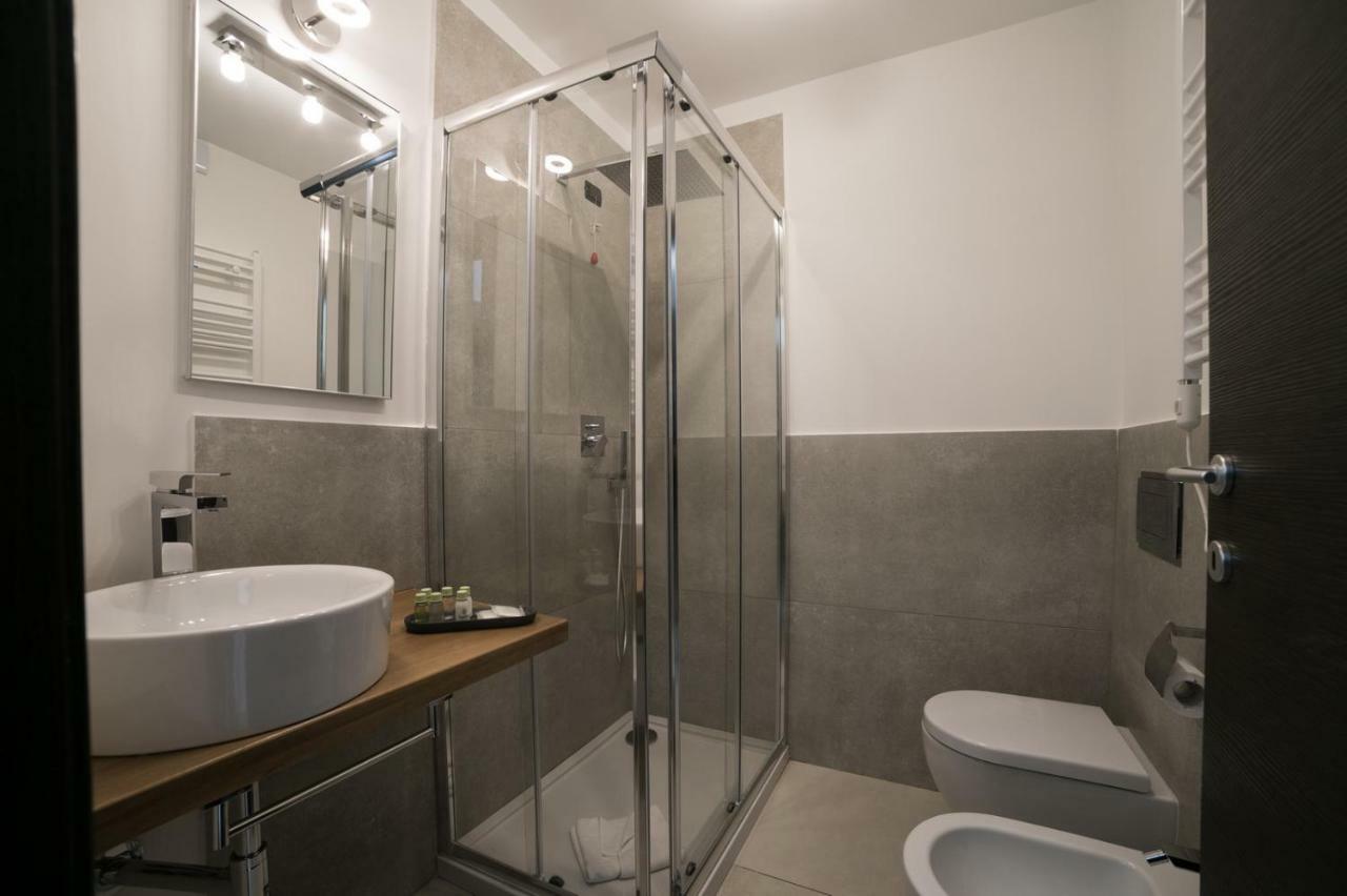 Bespoke Roma Suites Bagian luar foto